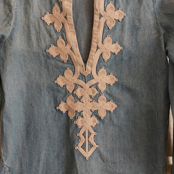 J. Crew Long Sleeve Chambry Embroidered V-neck Top- size 4T - Picture 3 of 7